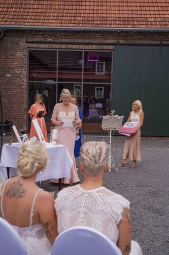 Emotionale Disney freie Trauung im Eltzhof mit märchenhaftem Ambiente